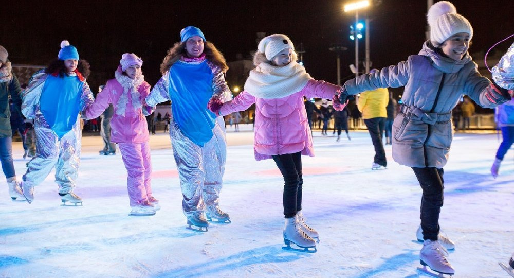 На западе столицы зальют более 100 катков