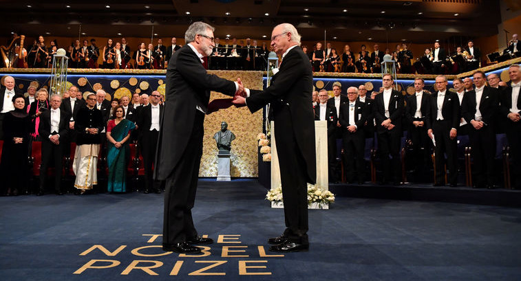 В Стокгольме вручили Нобелевские премии