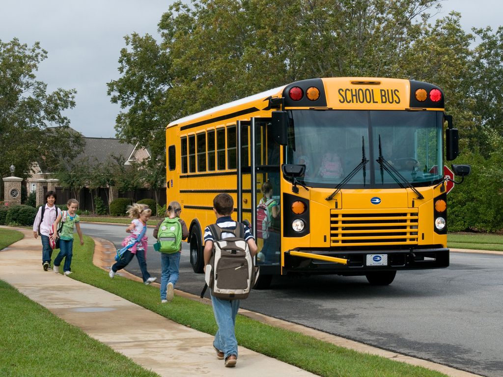 Любитель дезодоранта спровоцировал эвакуацию школьного автобуса
