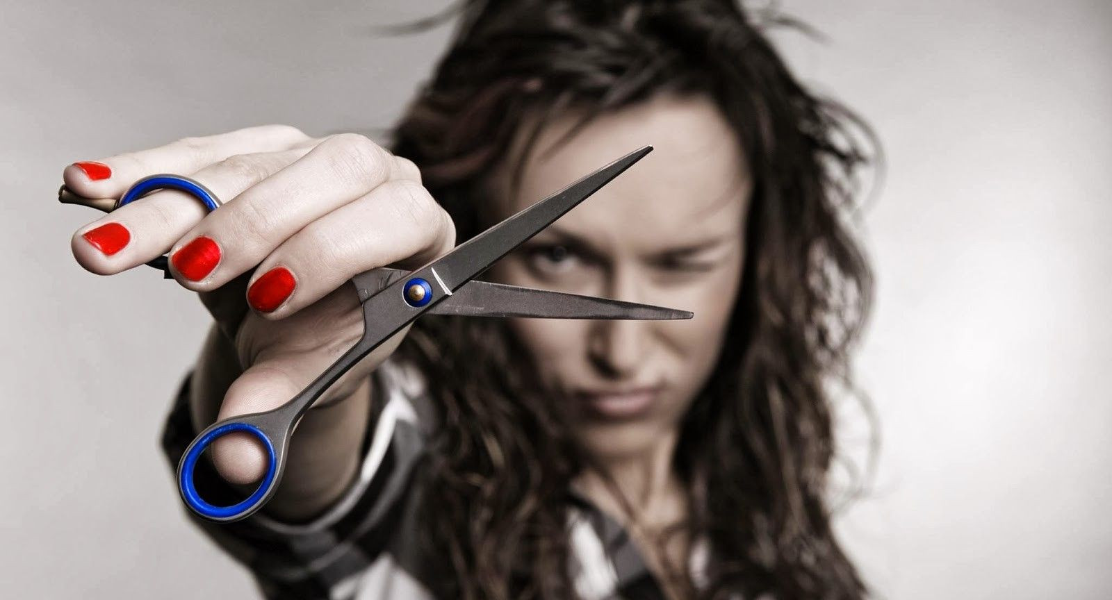 В Волгоградской области учительница отрезала восьмикласснику челку