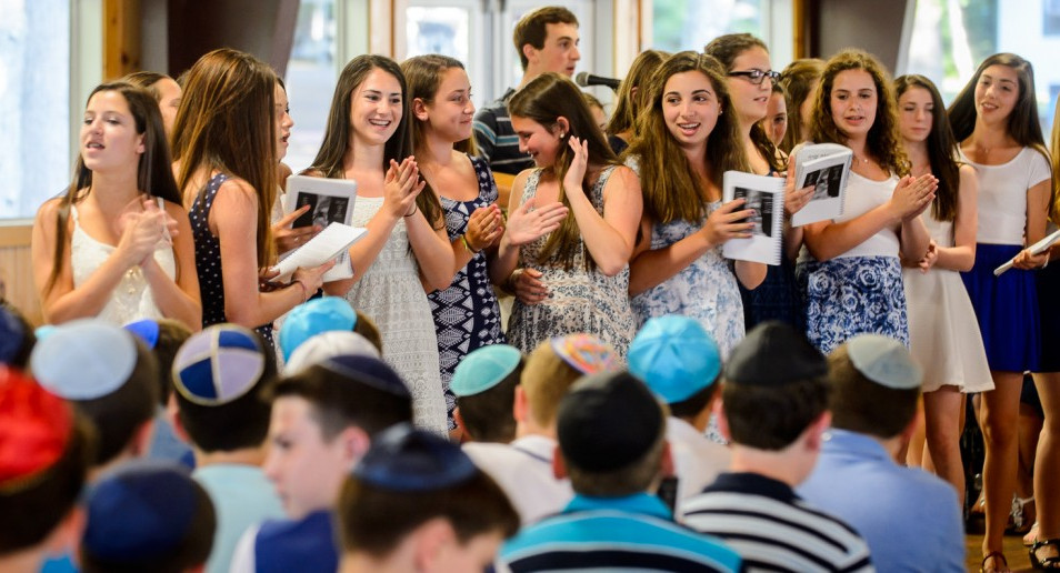 Каждый студент будет изучать две дисциплины на английском языке