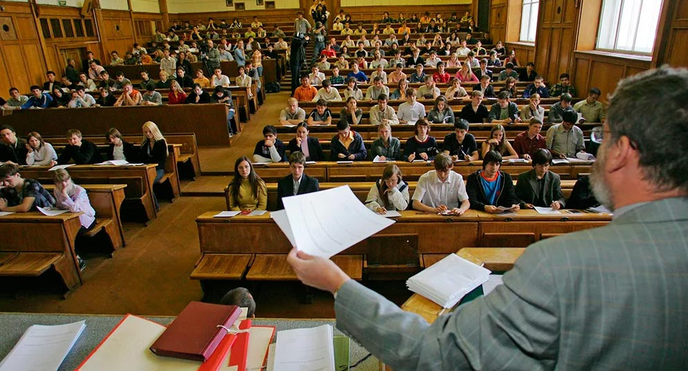 Ирина Рукавишникова: Вузам будет рекомендовано ограничить практику заключения краткосрочных контрактов с преподавателями