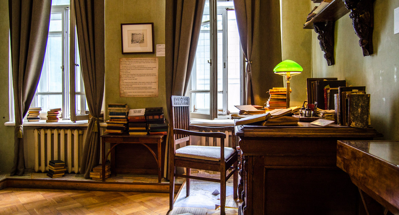 Московским учителям разрешили проводить уроки в «нехорошей квартире» Булгакова