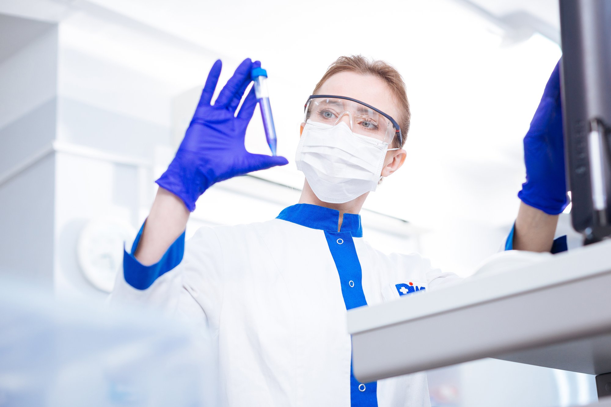 Молодые россияне опасаются коронавируса больше, чем их родители