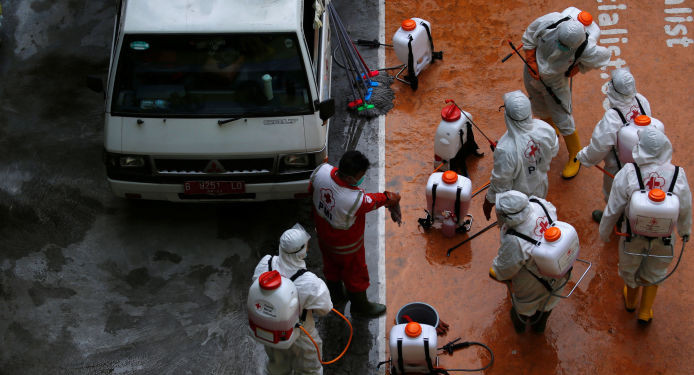 Институт Коха: пандемия коронавируса может продлиться два года