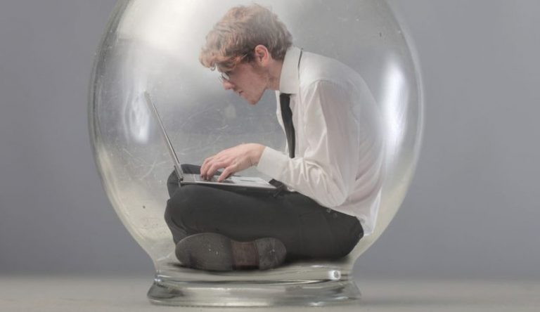 Самоизоляция загнала россиян в ловушку «воскресного невроза»