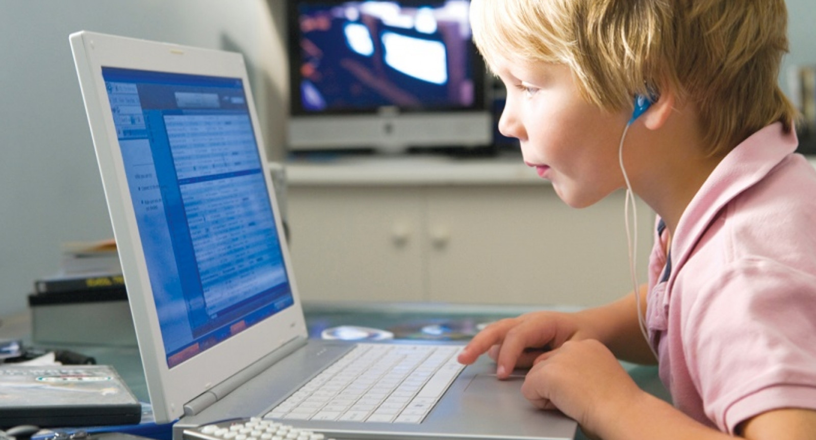 Сергей Кравцов поддержал закрепление статуса дистанционного образования