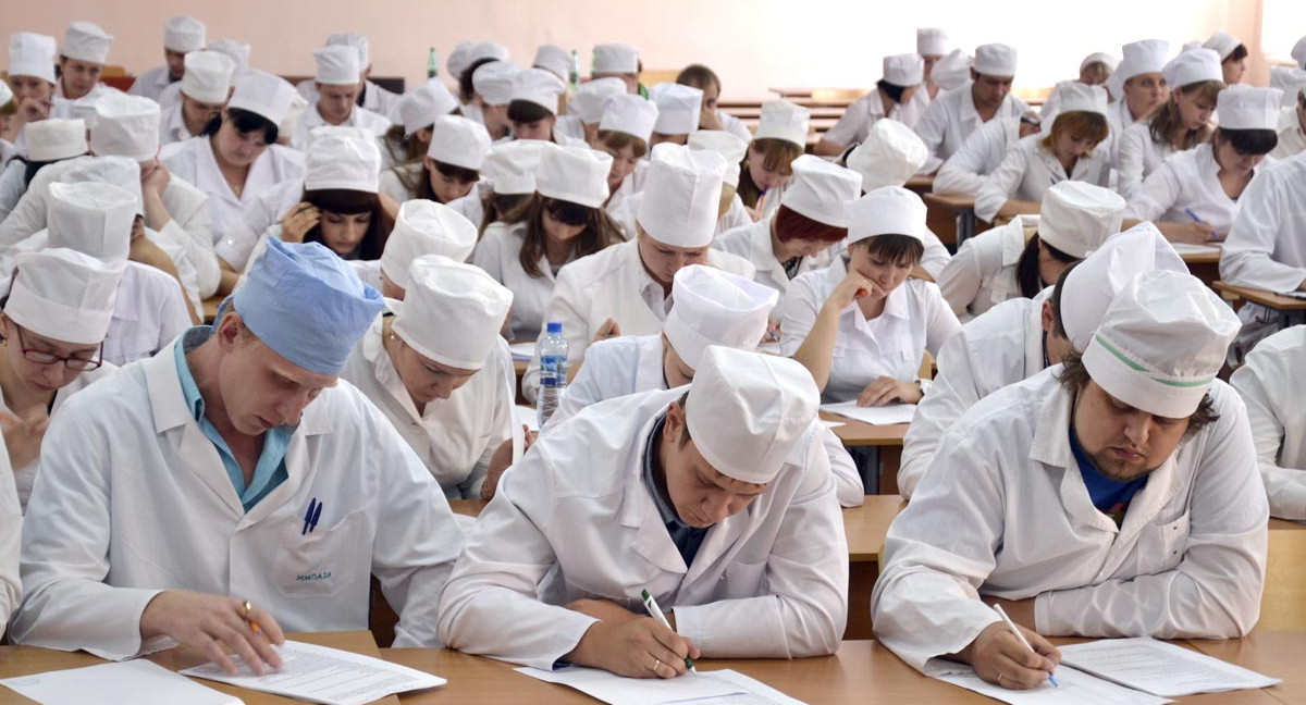 Студенты медвузов получат надбавки за работу и практику в коронавирусных стационарах в Москве