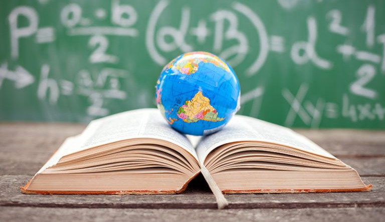 Владимир Жириновский предложил перенести начало учебного года на 1 октября