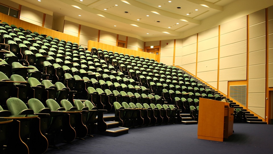 Минобрнауки хочет провести онлайн-выпускной для оканчивающих вузы