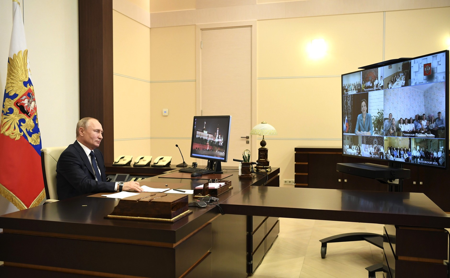 Владимир Путин поздравил омбудсмена по правам детей Кузнецову с рождением седьмого ребенка
