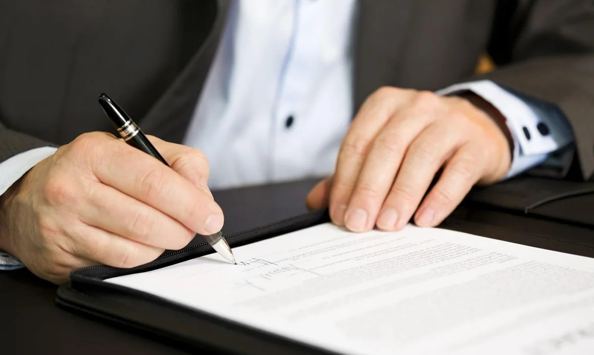 Совфед одобрил закон о штрафах для вузов и дистанционном обучении при ЧС