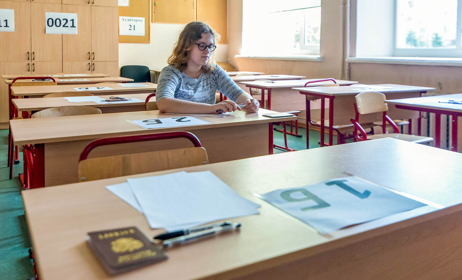 Экзамены 4 класс 2024. Экзамены 4 класс 2024. Школьники на егэ. После 4 класса какие экзамены. Впр учебник.