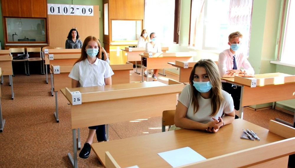 Самый массовый: выпускники сдают ЕГЭ по русскому языку