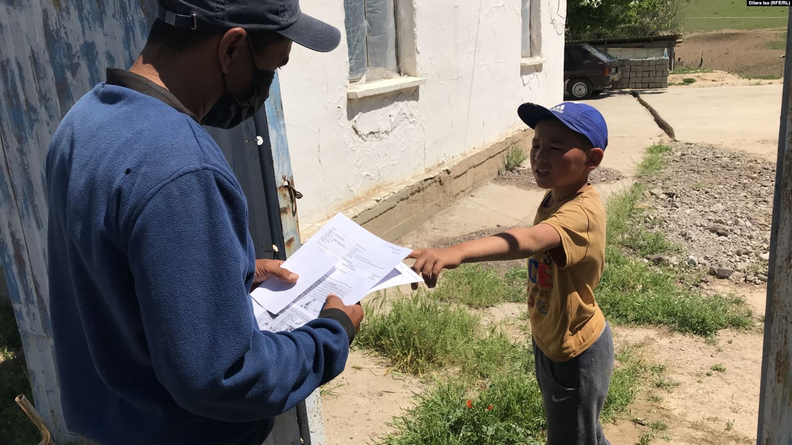 Глава Минобра Казахстана: школьники продолжат обучаться дистанционно