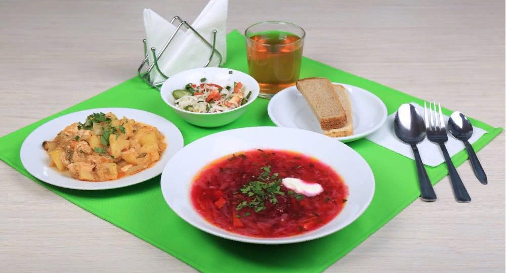 Министерство просвещения откроет горячую линию по вопросам бесплатного питания в школах