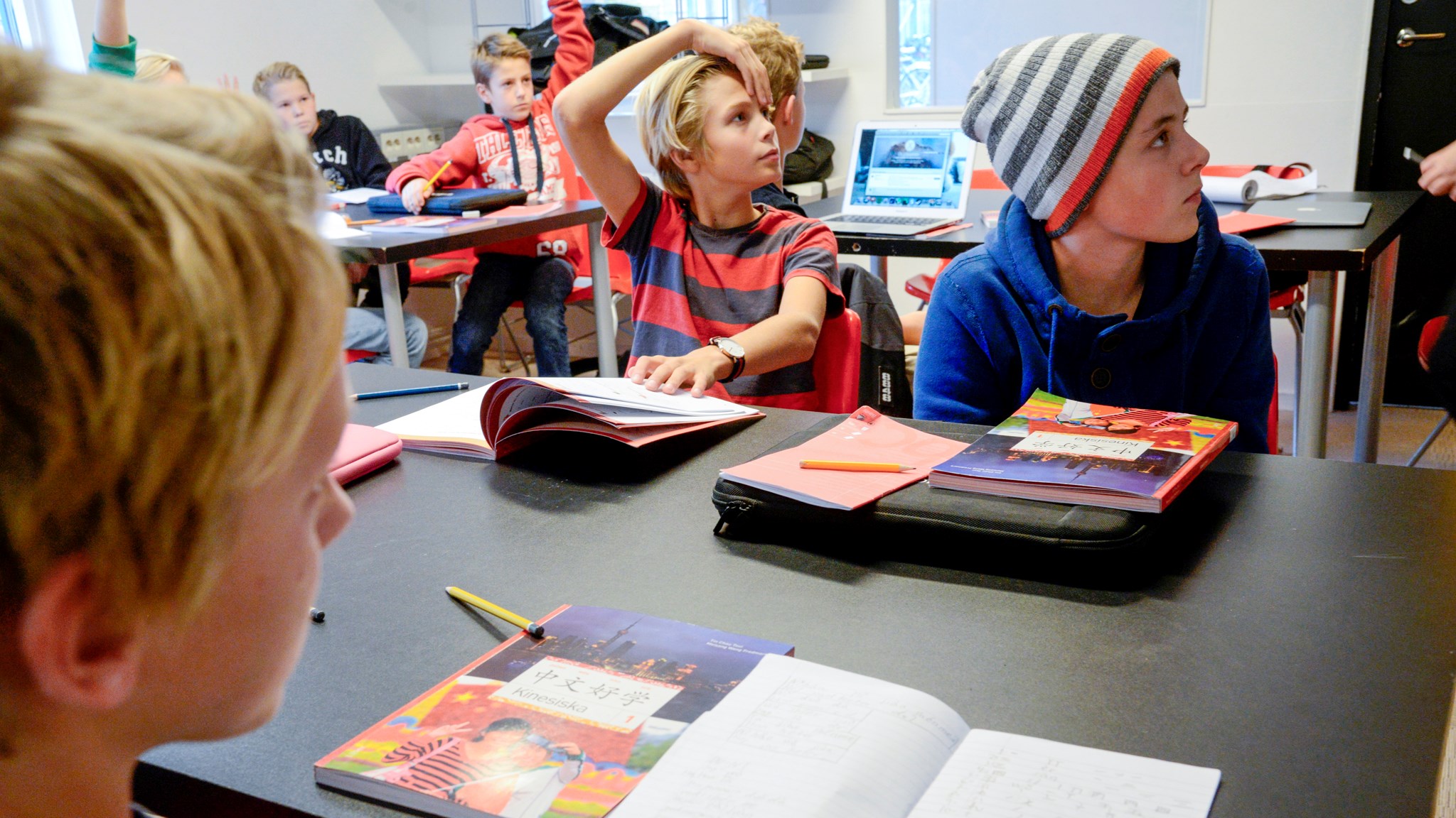 В Швеции для старших классов утренние уроки будут проходить дистанционно, чтобы разгрузить транспорт