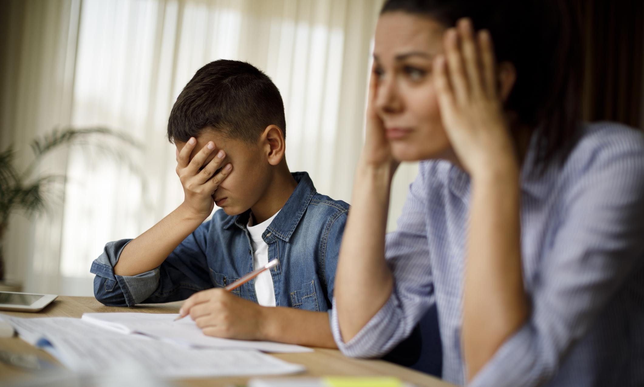Психологи рассказали родителям, как контролировать школьников