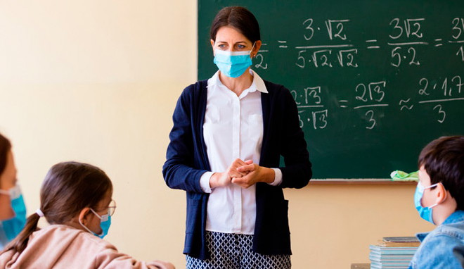 Московским учителям разрешили снимать маски в классах