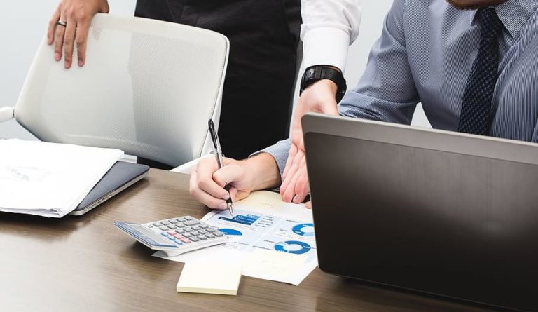 Владимир Путин поручил проверить финансовое состояние вузов