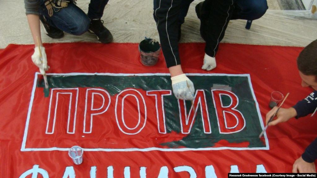 В Петербурге школы обязали сообщать об учениках-анархистах