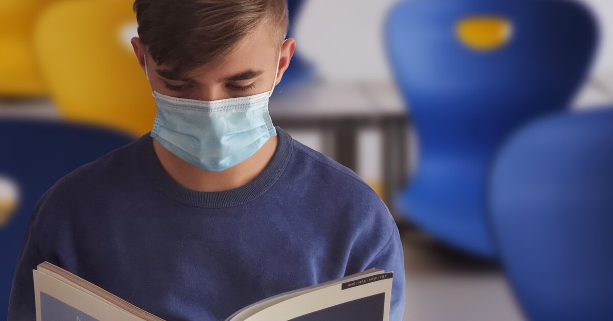 Сколько носителей коронавируса среди школьников