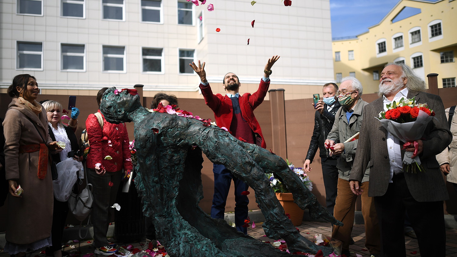 «Судьба поэта в России зачастую трагична, но не до такой же степени!»