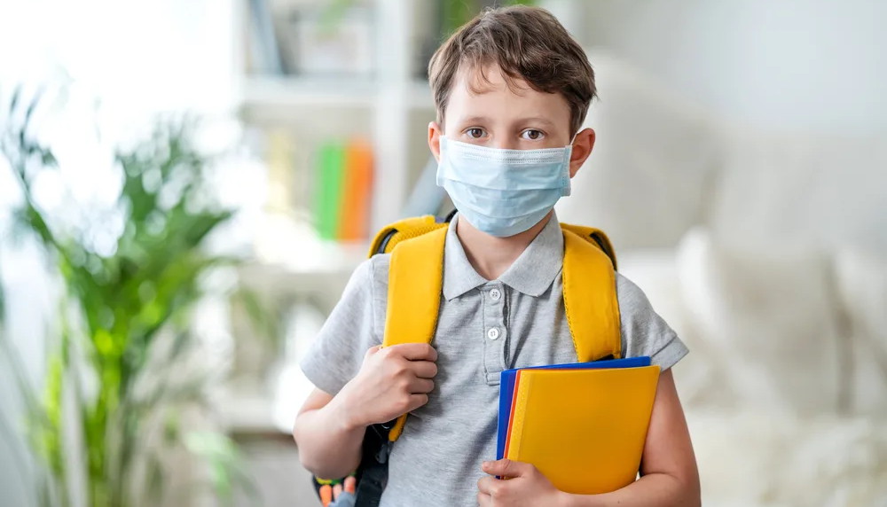 Врач назвал начало учебного года в России причиной роста случаев COVID-19