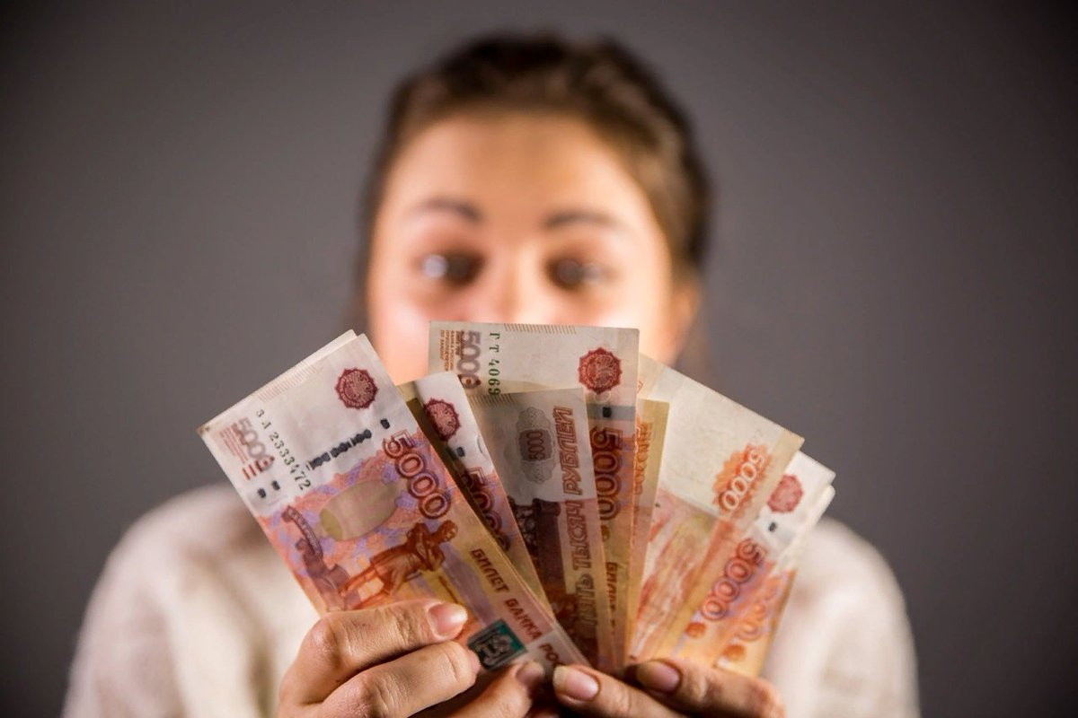 В Госдуме предложили платить пособие родителям школьников до 14 лет