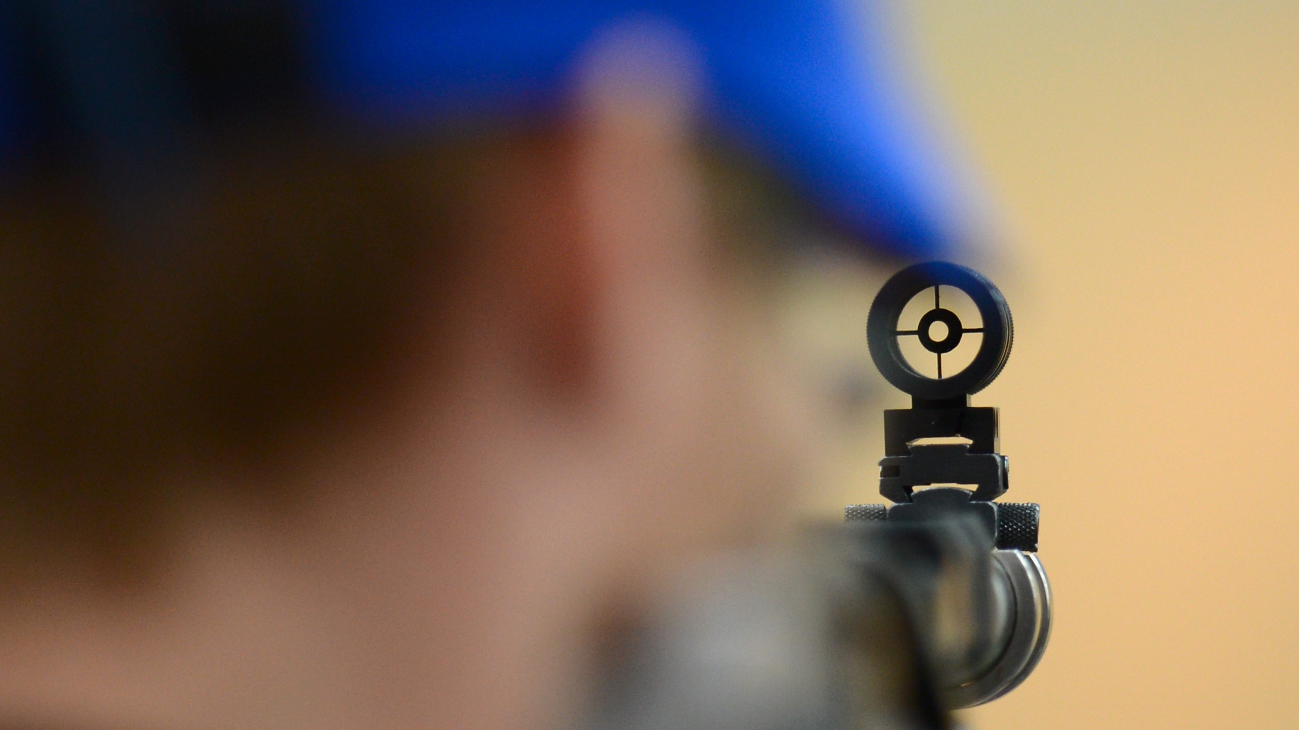 Полицейский в Москве выстрелил в 13-летнюю девочку. Он задержан