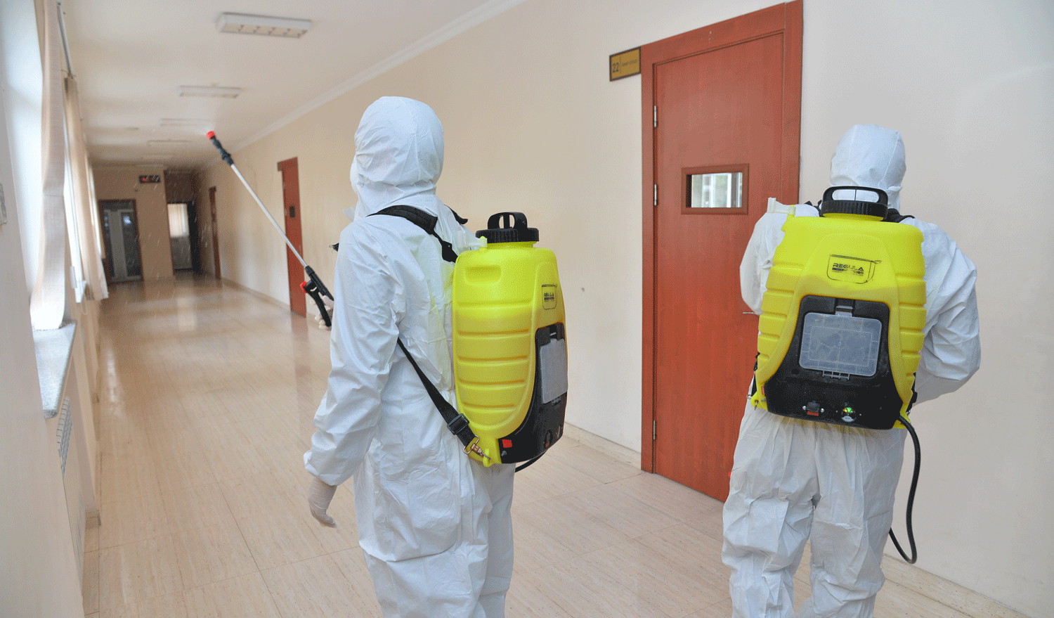 Роспотребнадзор продлил введенные из-за COVID-19 правила для школ и детсадов до 2022 года