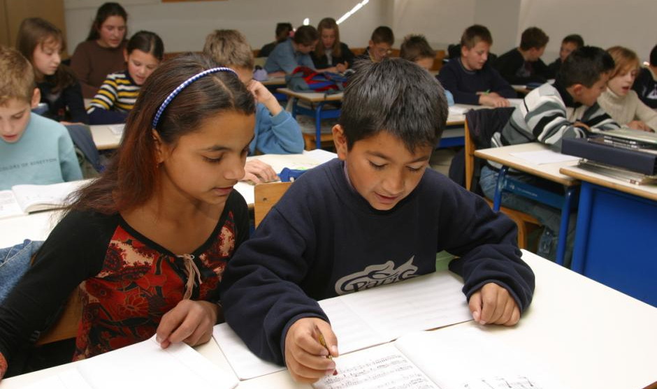 Учеников старшей школы в Греции обязали делать тест на коронавирус дважды в неделю