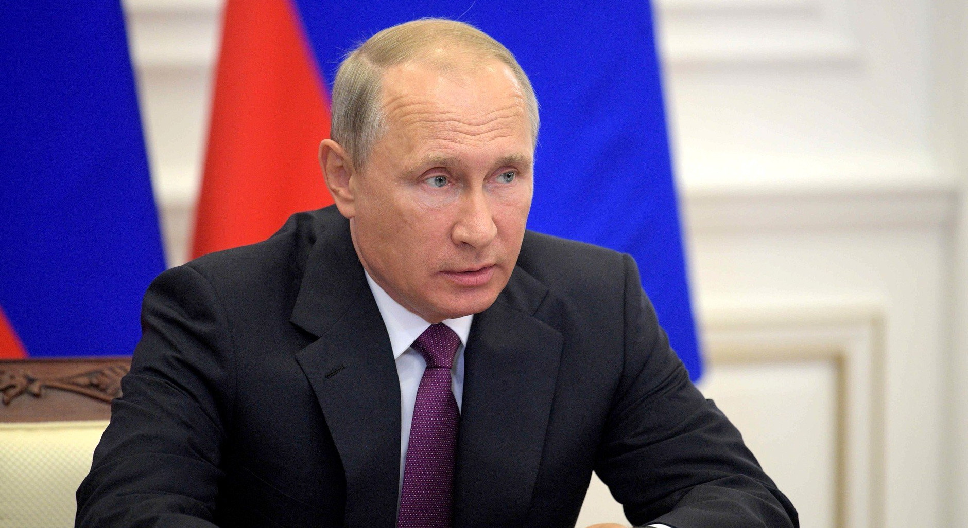 Путин поручил наградить учителей и сотрудников гимназии в Казани, спасавших детей