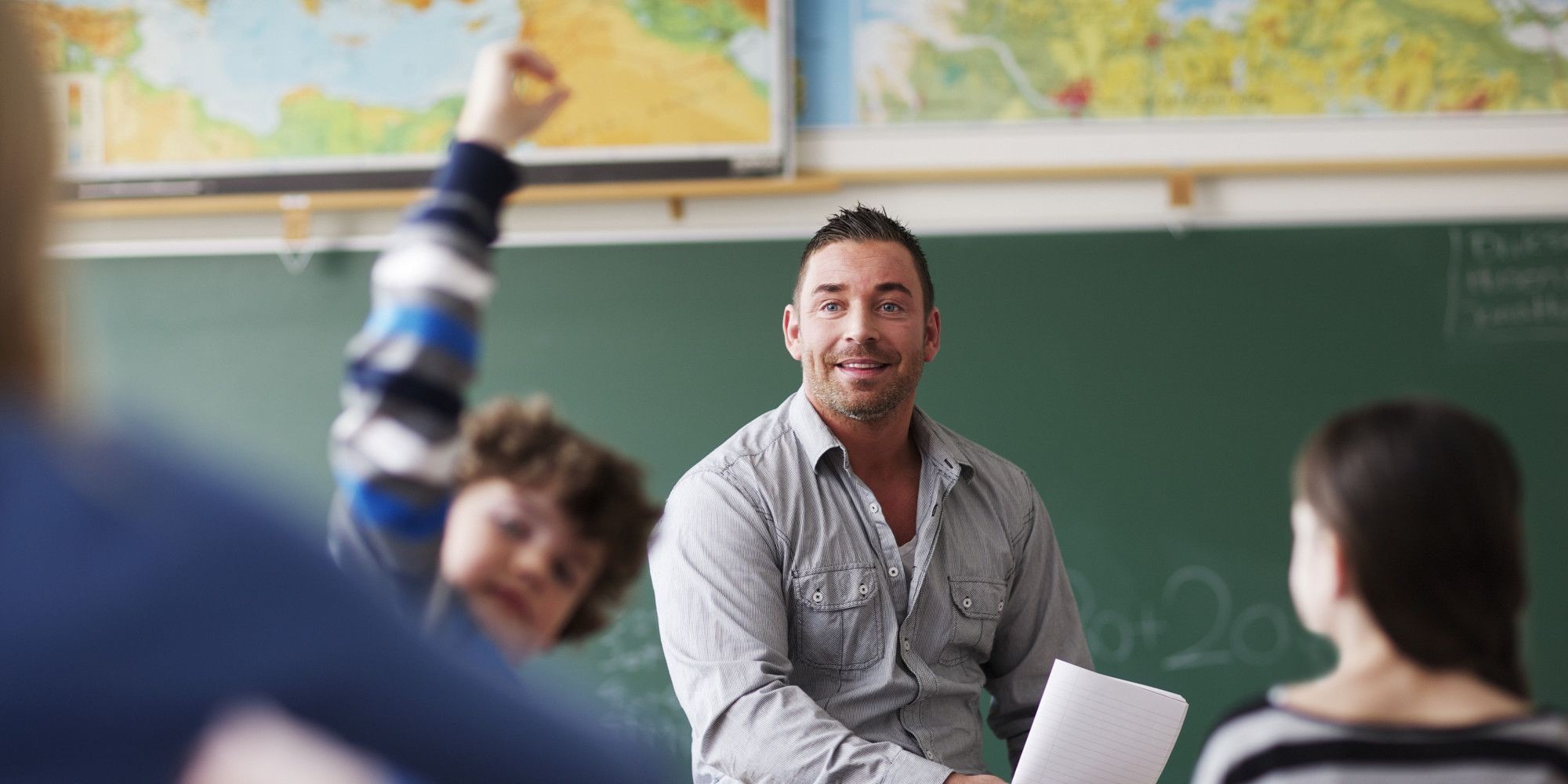 Молодые мужчины пошли преподавать в массовом порядке в школу