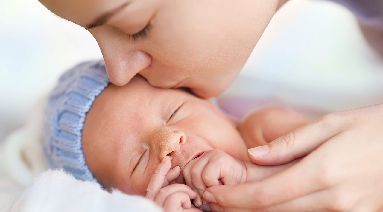 Минздрав: вакцинация от COVID-19 не вредит плоду в утробе матери