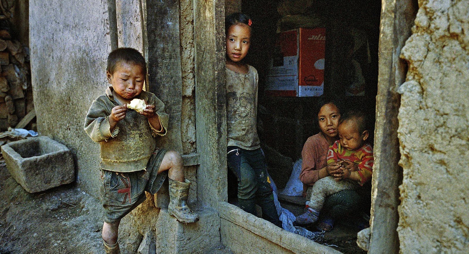 В Китае учителям в бедных районах дадут пособия на проживание 