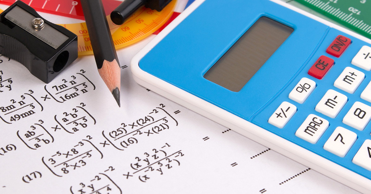 Путин поручил сократить число контрольных работ в школах