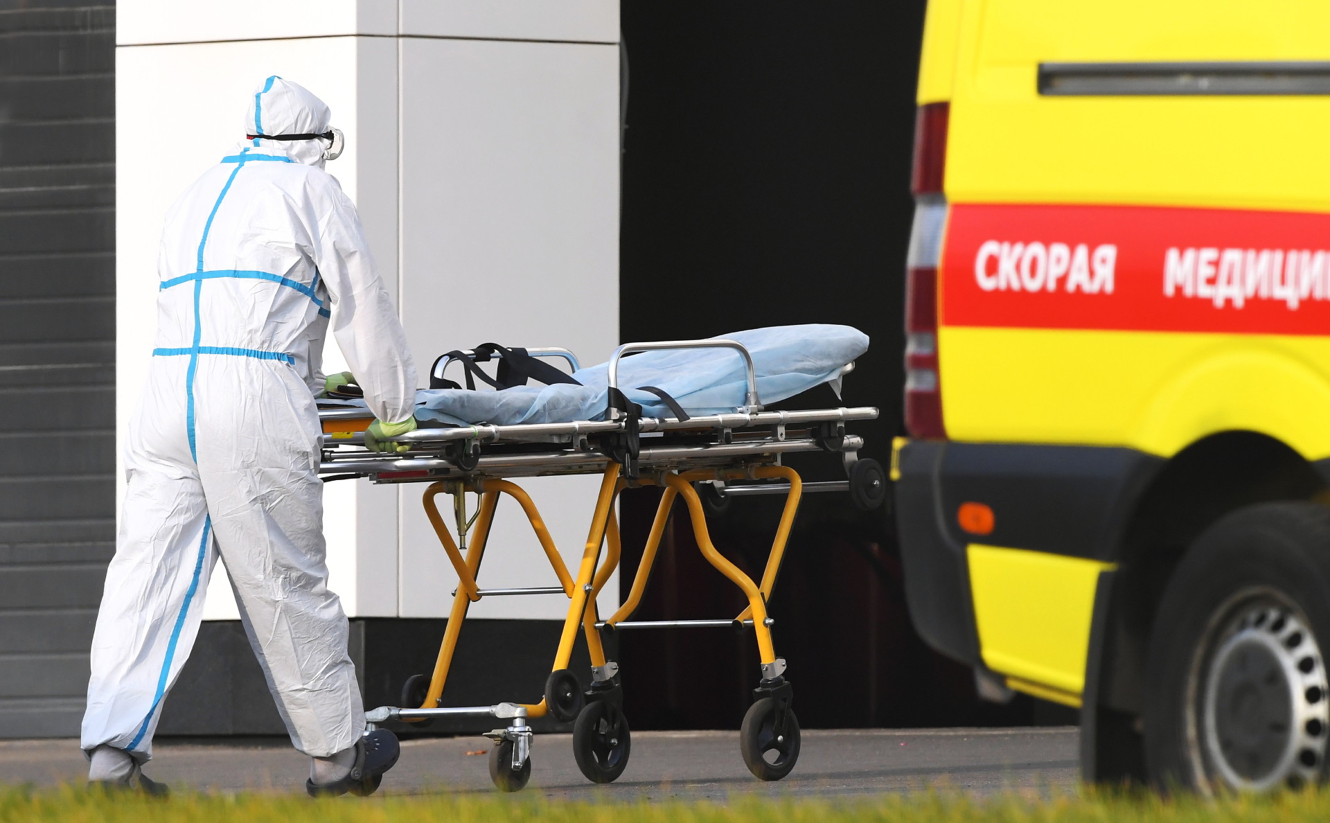 Россия обновила максимум по числу смертей от COVID-19 за сутки