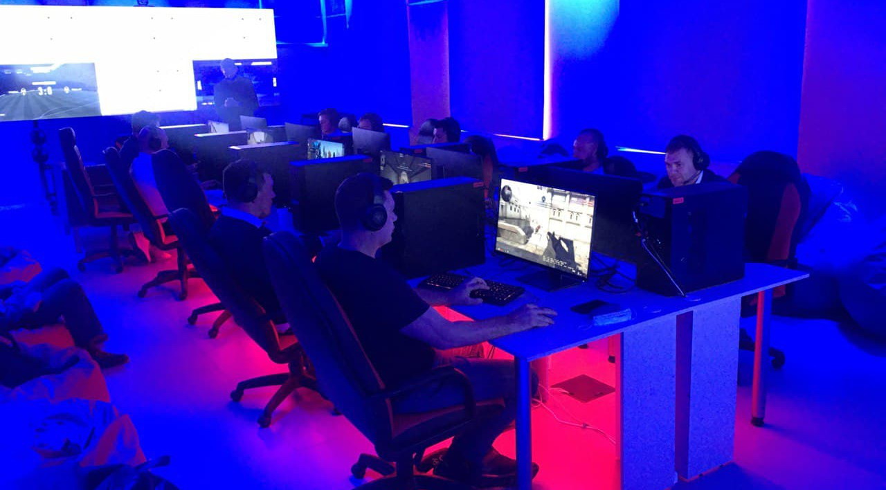 Директора московских школ сыграли в Dota 2, чтобы лучше понимать школьников