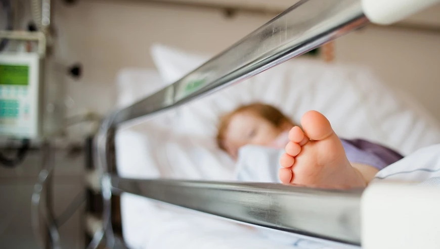 Около 30 детей ежедневно госпитализируют с коронавирусом в Москве