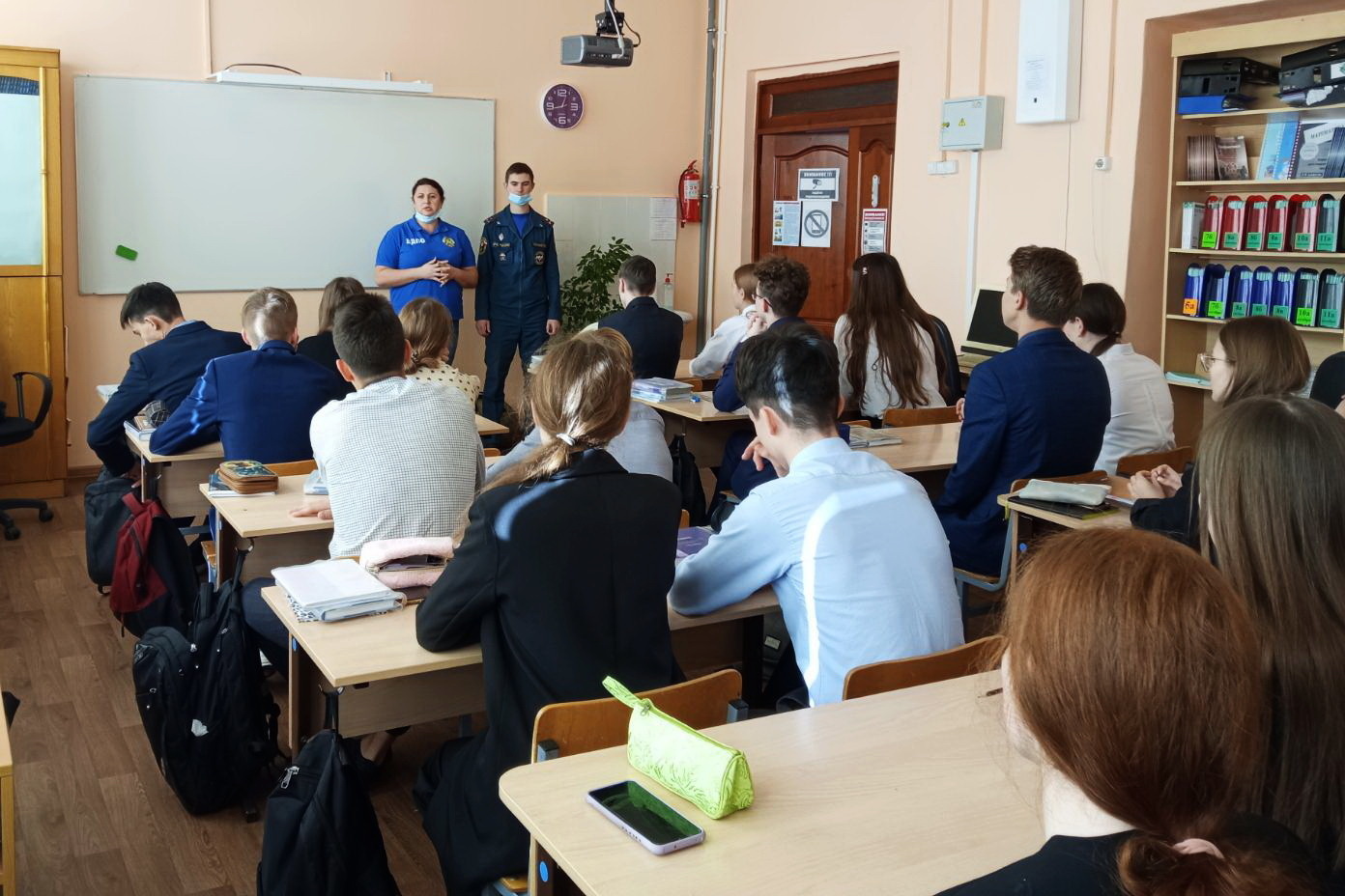 Учеников и педагогов предложили тренировать на случай нападений