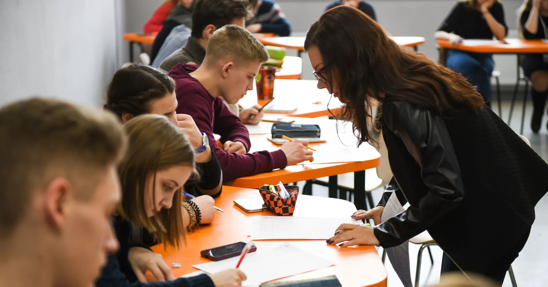 СК предложил заменить классных руководителей в школе тьюторами