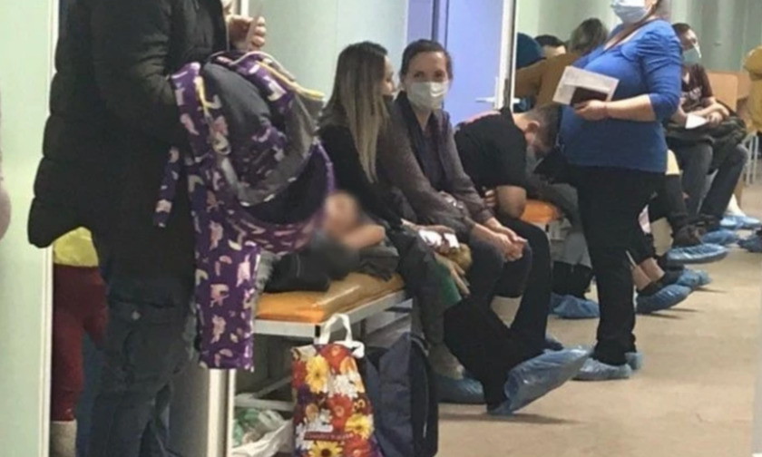 В Екатеринбурге пациенты детской больницы спят в коридоре в ожидании приема