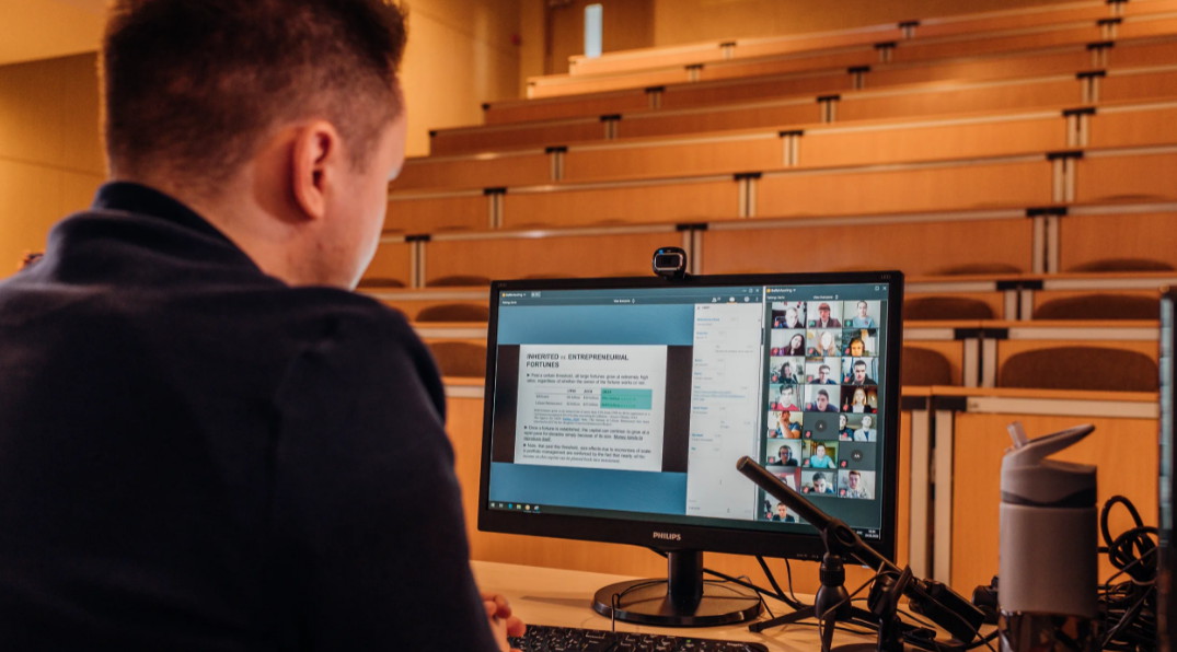 «Высшее образование, которое получают студенты онлайн, становится равнозначным традиционному формату»