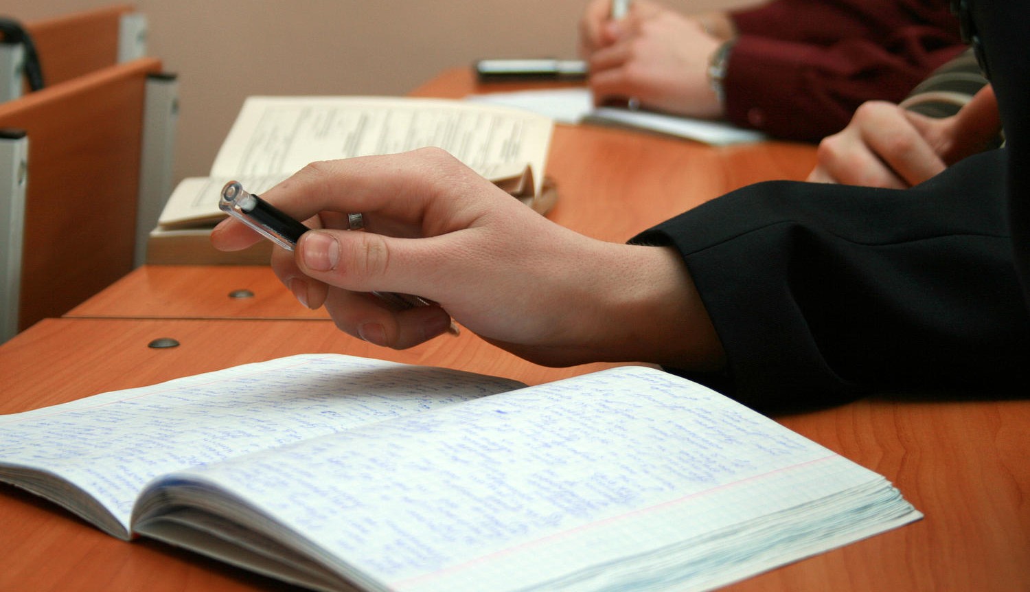 Учителя чеховской школы обратились в полицию после сочинения ученика о мечте стать киллером