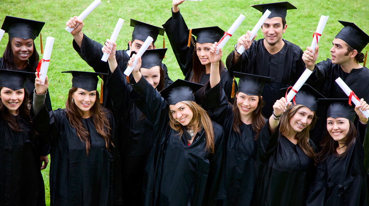 Студенты словакии. Курсы словацкого языка. Выпускник вуза. Словакия студенты. Словакия университеты.