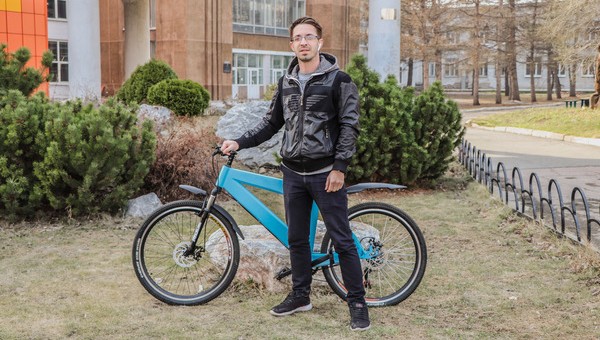 Российский инженер собрал велосипед из пластиковых бутылок