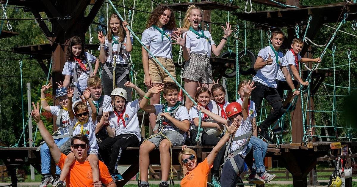 Детским лагерям предложили проводить церемонии поднятия флага и исполнения гимна России