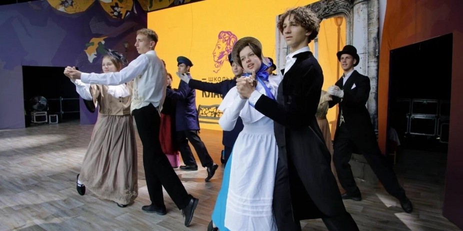 К 2024 году в каждой школе страны появится свой театр и спортивный клуб
