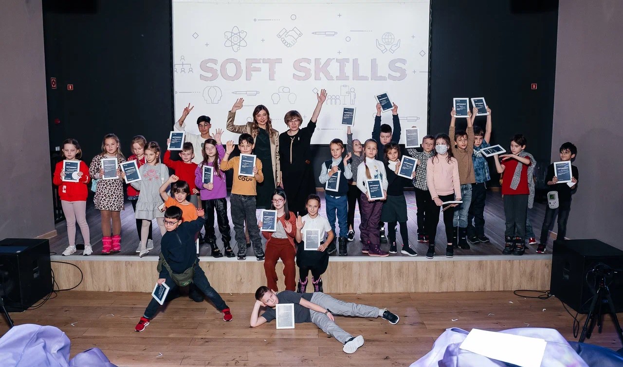 Московские школьники прошли образовательный маршрут Soft Skills в Детском городе профессий СберKidsCity